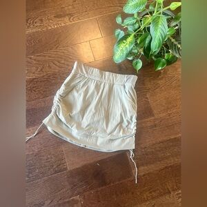 Columbia skort small tan drawstring sides Omni tech
